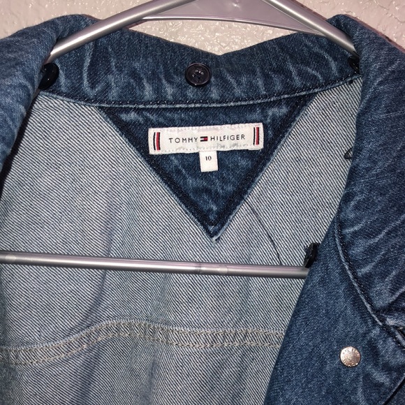Really pretty Tommy Hilfiger Jean jacket w/hoodie - Picture 2 of 9